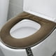 thumbnail image 4 of Adhesivo para la tapa de la tapa del asiento del váter de invierno | Anillo de asiento de inodoro de felpa suave de forro polar | Encaja en inodoros pequeños | Antideslizante, lavable, reutilizable, 4 of 6