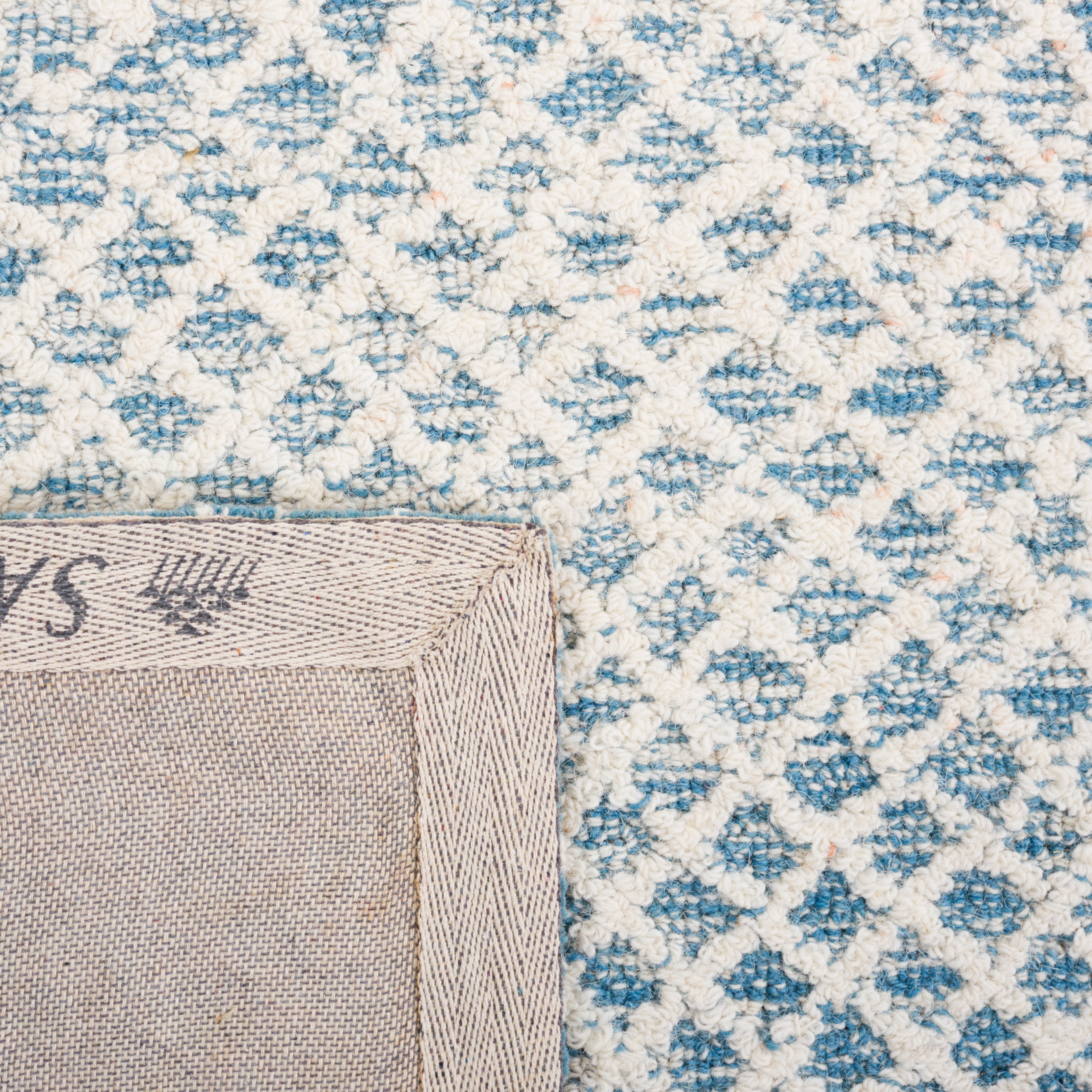 SAFAVIEH Micro-Loop Arnold Diamond Area Rug, Blue/Ivory, 6' x 9'