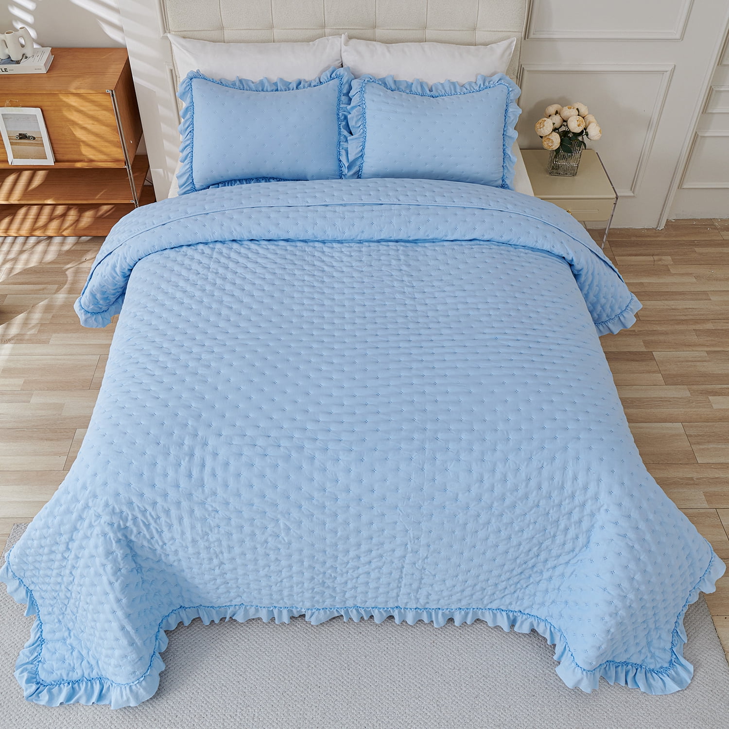 Evenhug 3-Piece Oversized King Quilt Set Soft Ruffled Bedding Set Lightweight Microfiber Ultrasonic Bedspread With Shams Suitable All Season(Blue,116"x102")