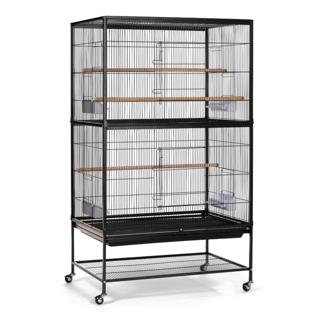 jaula de vuelo de hierro forjado negro black hammertone large jaula frontal de dos niveles en acabado negro martillado con barrotes verticales, cuatro perchas de madera, cuatro comederos transparentes en puertas, bandeja deslizante inferior y base con estante de rejilla y ruedas para movilidad.
