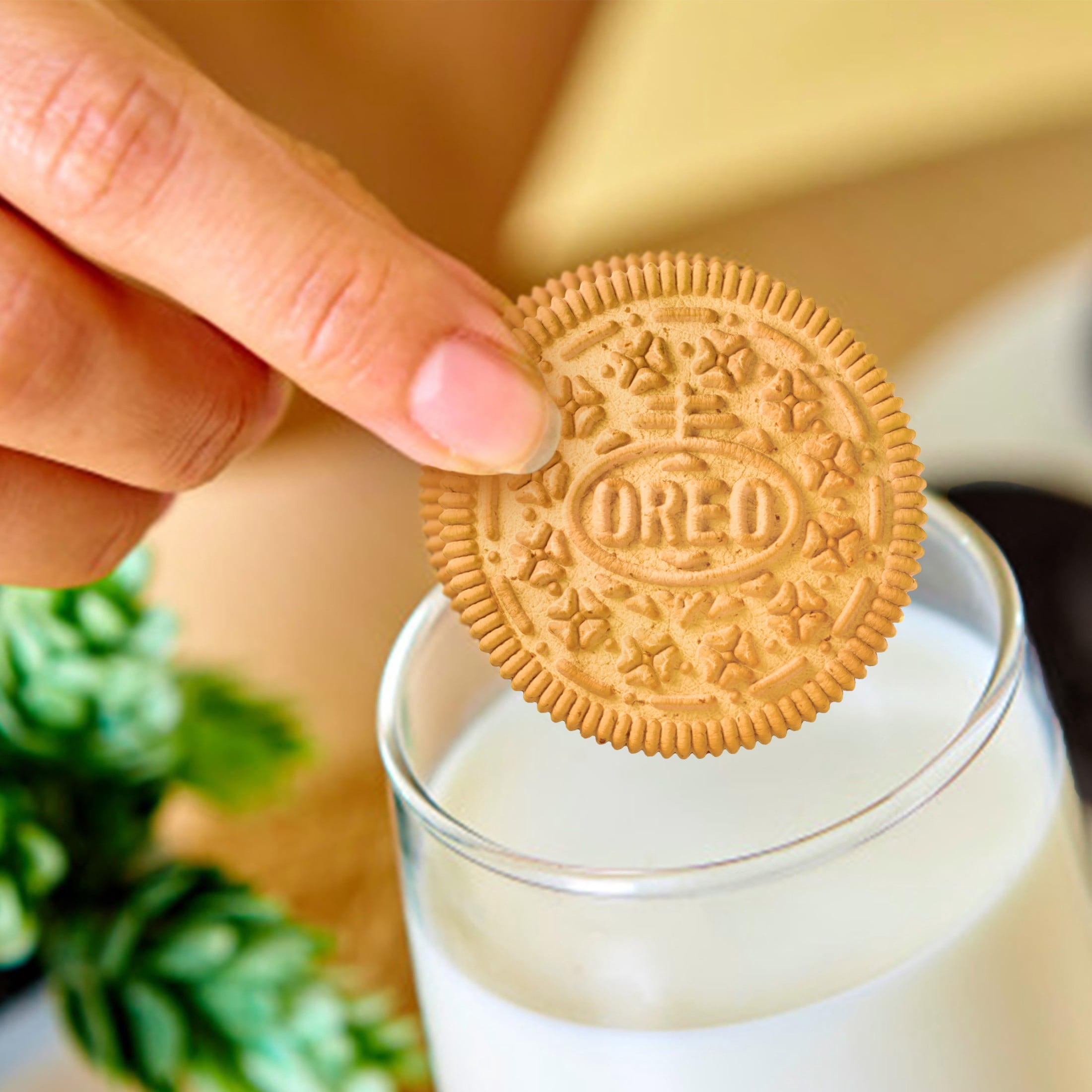OREO Cinnamon Bun Sandwich Cookies, Limited Edition, 10.68 oz