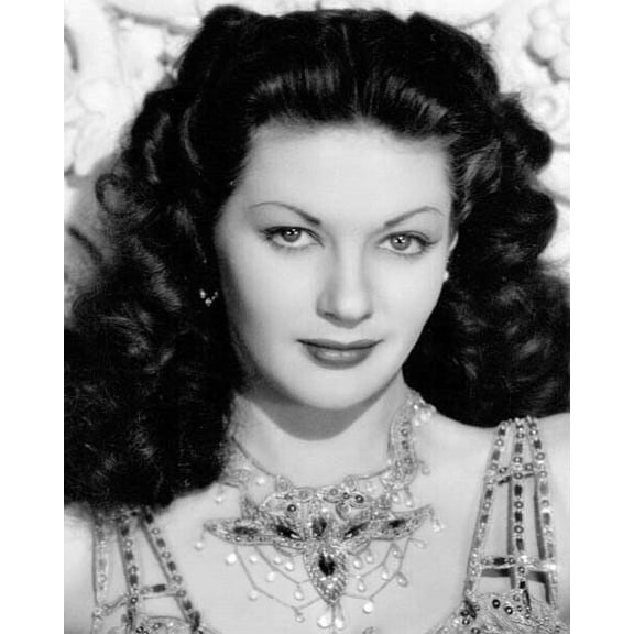 Yvonne De Carlo lovely 1940's classic glamour portrait 8x10 inch photo