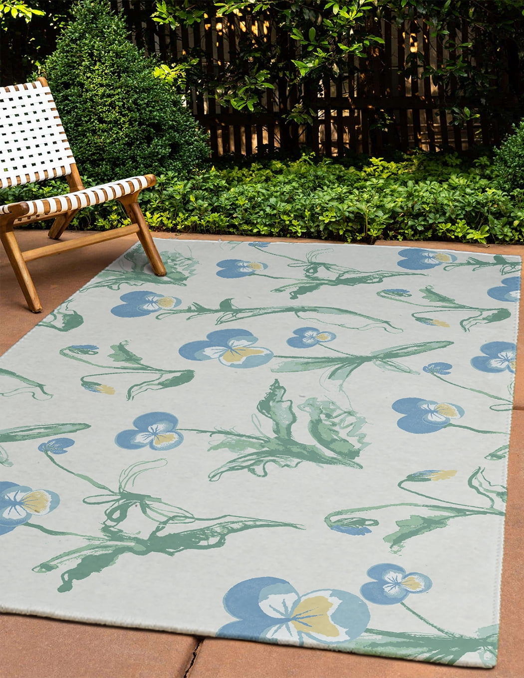 4' x 6' Simply Daisy Bunch of Pansies Casual Chenille Area Rug, Blue