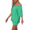 thumbnail image 4 of Pijamas para mujeres INSPIRE CHIC de 2 piezas, camiseta de cuello en V oversized, traje reversible de entrenamiento, camisetas, pantalones cortos de ciclista, conjunto de lounge L verde, 4 of 5