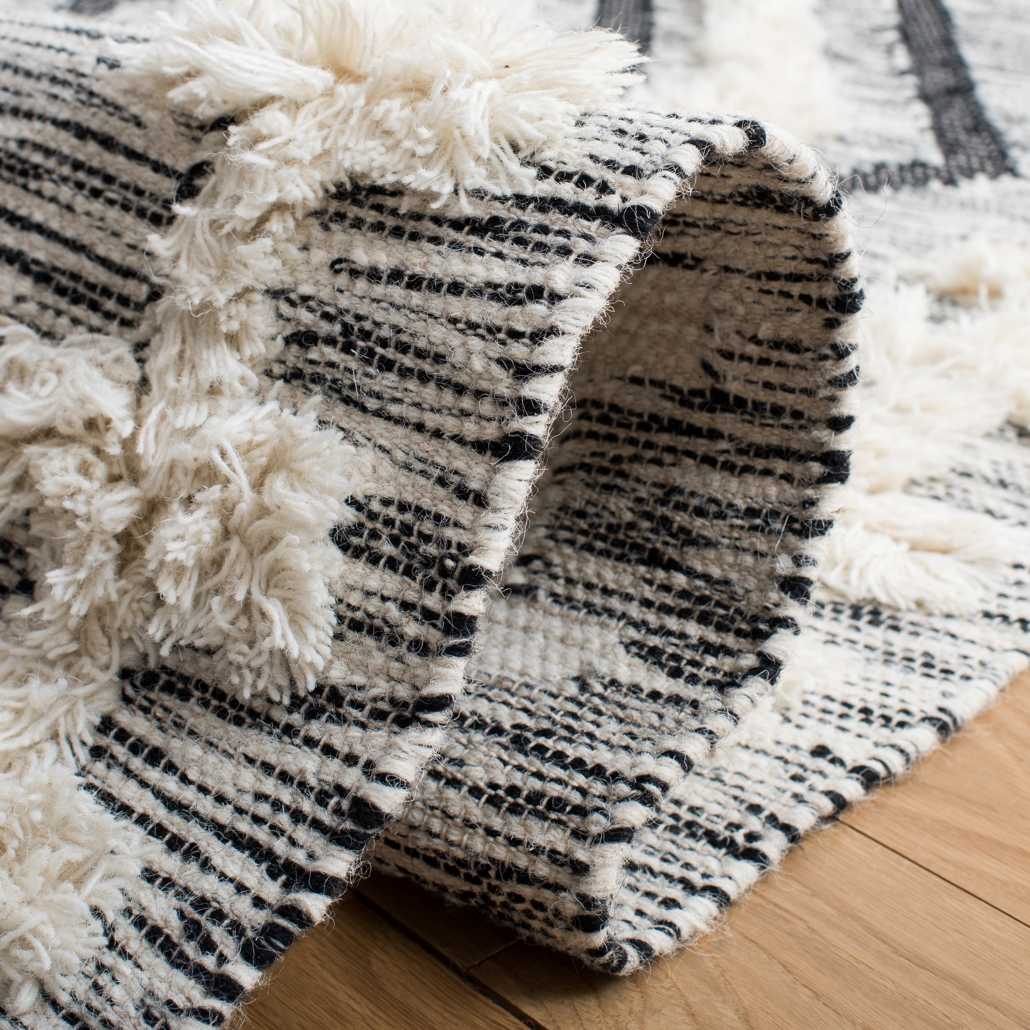 SAFAVIEH Kenya Brandy Southwestern Area Rug, Ivory/Black, 9' x 12'
