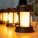 thumbnail image 1 of Linterna solar LED retro para camping | Lámpara colgante portátil para exteriores con efecto llama de vela | Resistente al agua IP65 para patio, jardín y emergencias, 1 of 7
