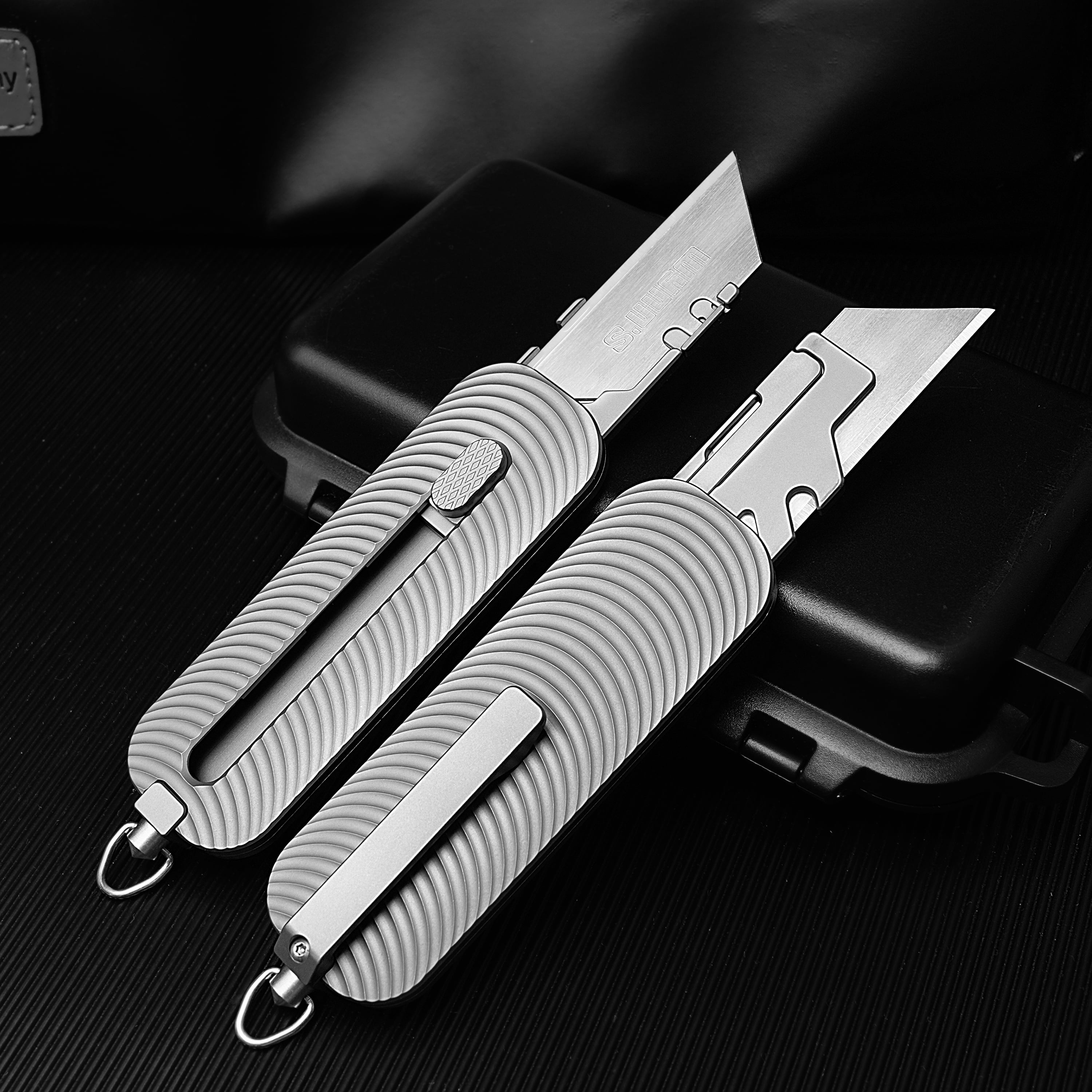 Titanium EDC Utility Knife with Retractable Razor Box Cutter 10pcs Carbon Blades