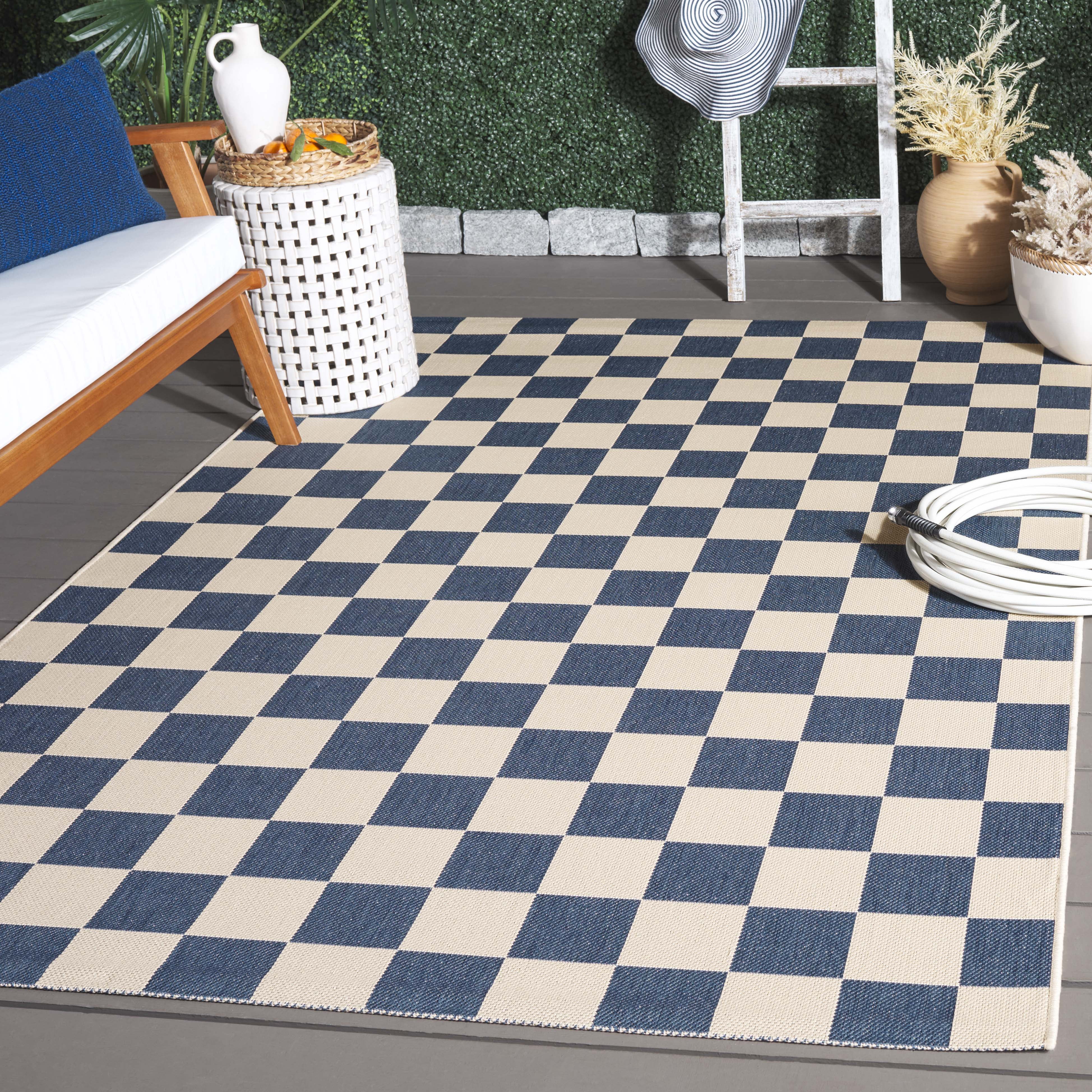 SAFAVIEH Courtyard Talbot Checkered Indoor/Outdoor Area Rug, Blue/Beige, 4' x 5'7"