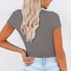 thumbnail image 4 of Camisa corta para mujer, manga corta, cuello en V, ajuste de cintura, verano, informal, ajustada, camiseta corta, Tops para viajes, al aire libre, trabajo en casa, 4 of 6