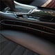 thumbnail image 2 of Bolsa De Almacenamiento Para Huecos De Pu Organizador Anticaída Para Huecos De Coche Estuche Para Huecos De Asiento De Automóvil De Cuero Suave Caja De Almacenamiento Para Huecos De Vehículos Con Yuarrent VI006835-00, 2 of 7