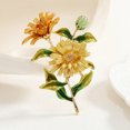 thumbnail image 1 of Adorno de broche floral creativo versátil, broche de crisantemo multicolor con gota de aceite pintada, amarillo LingWen 8390605458309, 1 of 1
