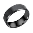 thumbnail image 4 of Anillo de acero inoxidable de titanio para hombre, de 8 mm, con bisel doble, cepillado mate y liso, 4 of 5