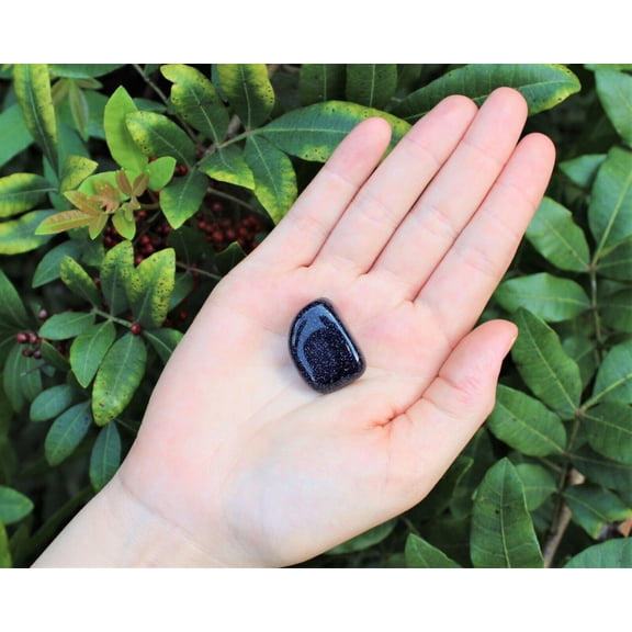 1 Blue Goldstone Tumbled Stone, 20 - 25mm (Crystal Healing Reiki Tumble Chakra)