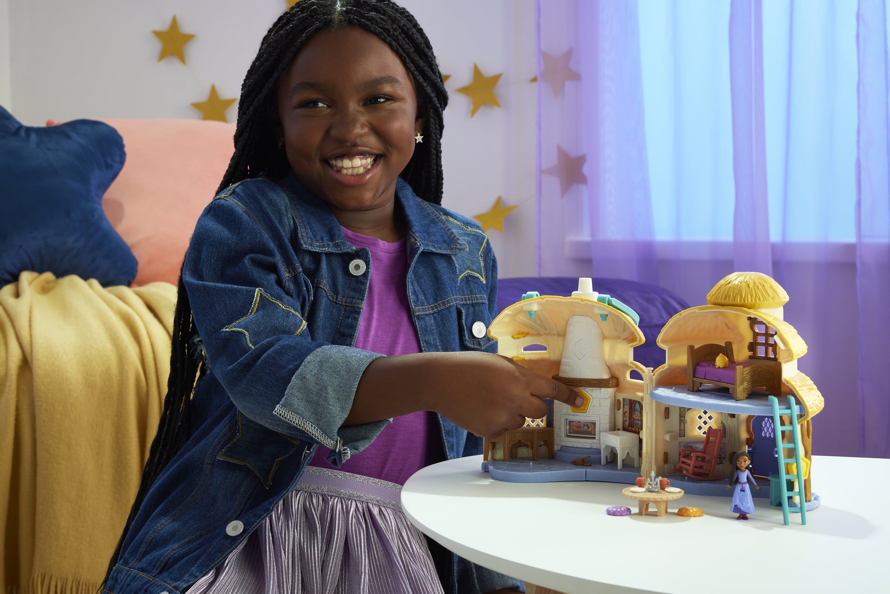 Disney’s Wish Cottage Home Playset with Asha of Rosas Mini Doll, Star Figure & 15+ Accessories