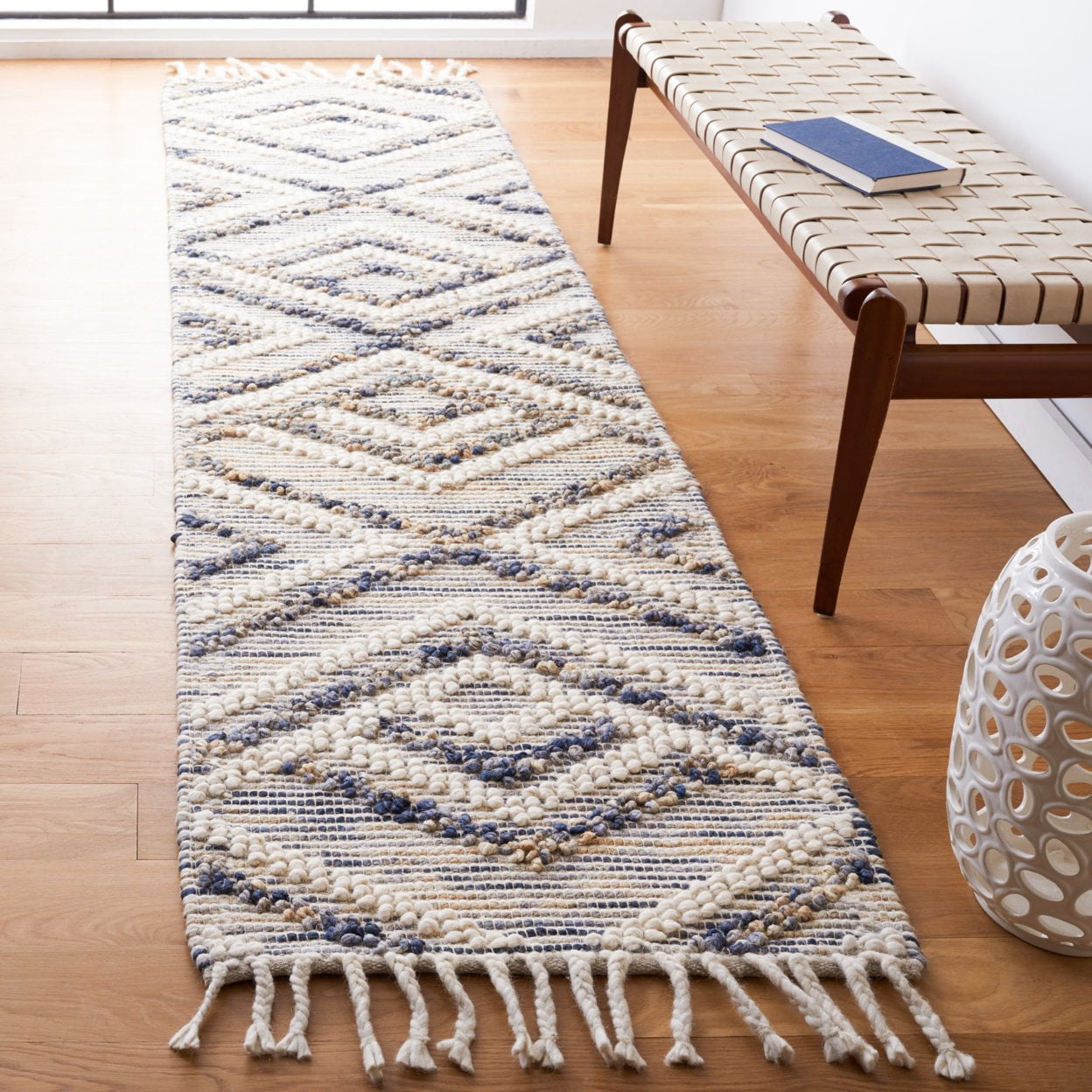 SAFAVIEH Natura Embla Southwestern Area Rug, Ivory/Blue, 5' x 8'