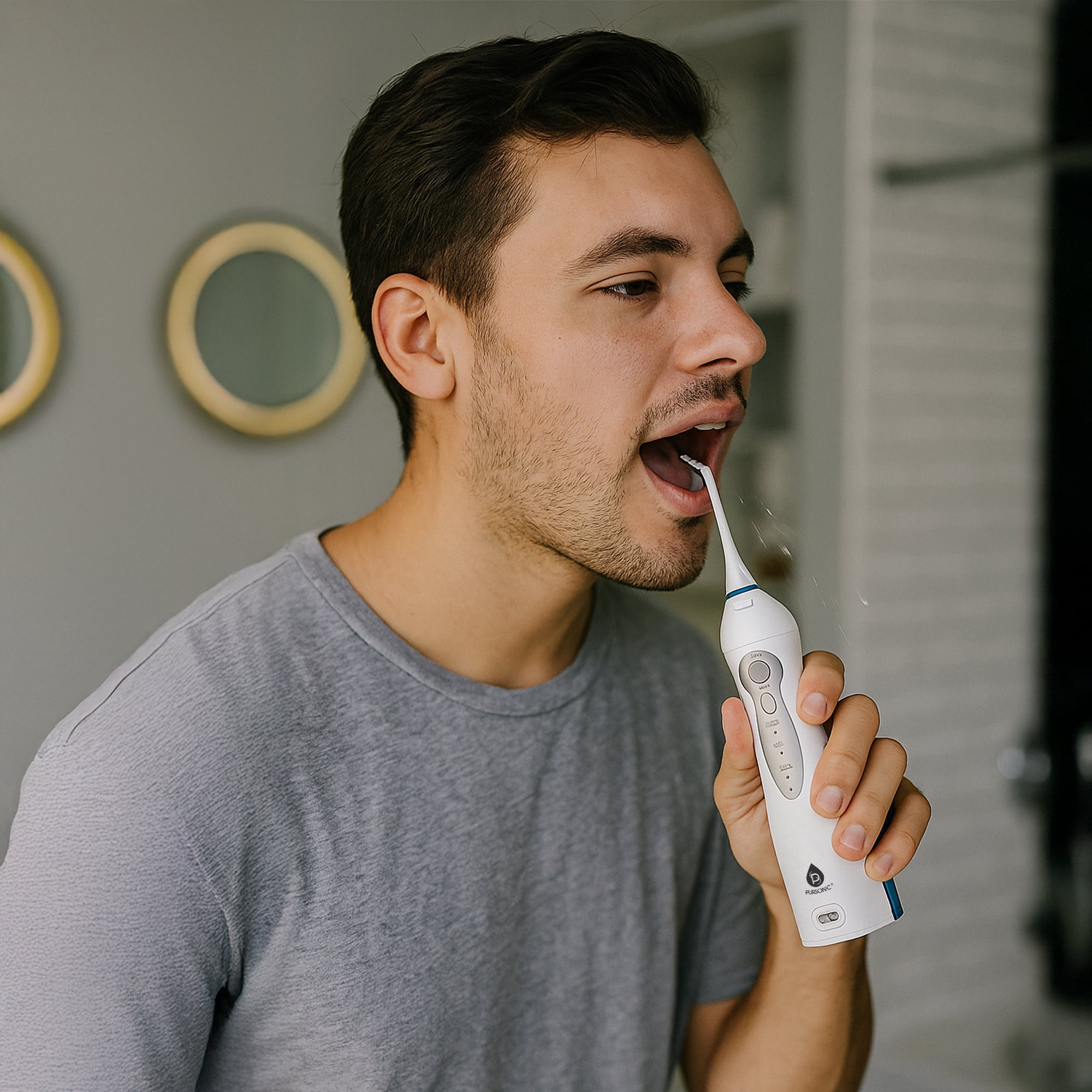 Rechargeable Oral Irrigator with 360° Rotating Nozzle and Large Water Reservoir