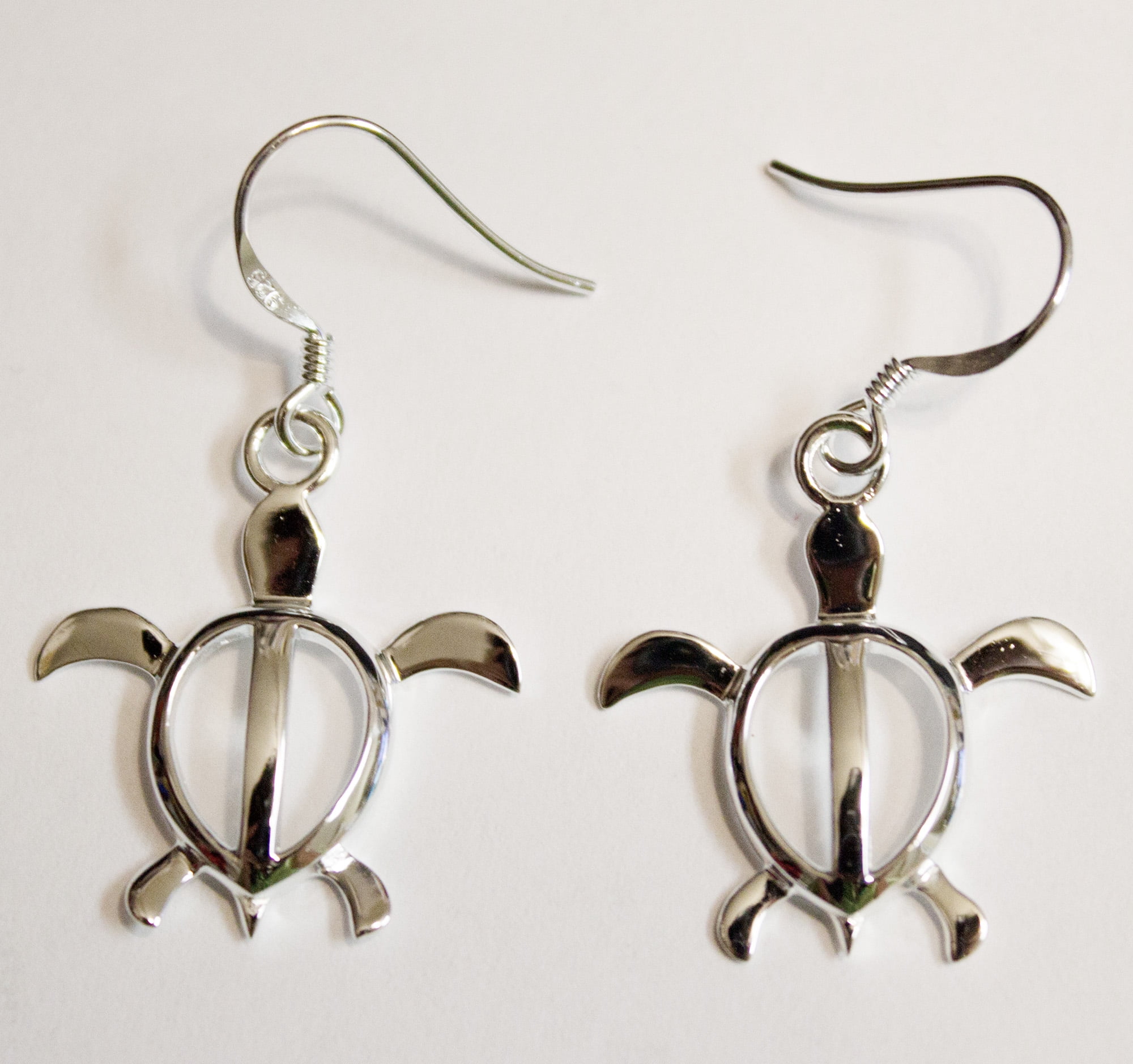 AeraVida Petite Swimming Sea Turtle .925 Sterling Silver Stud Earrings | Oxidized Silver Earrings