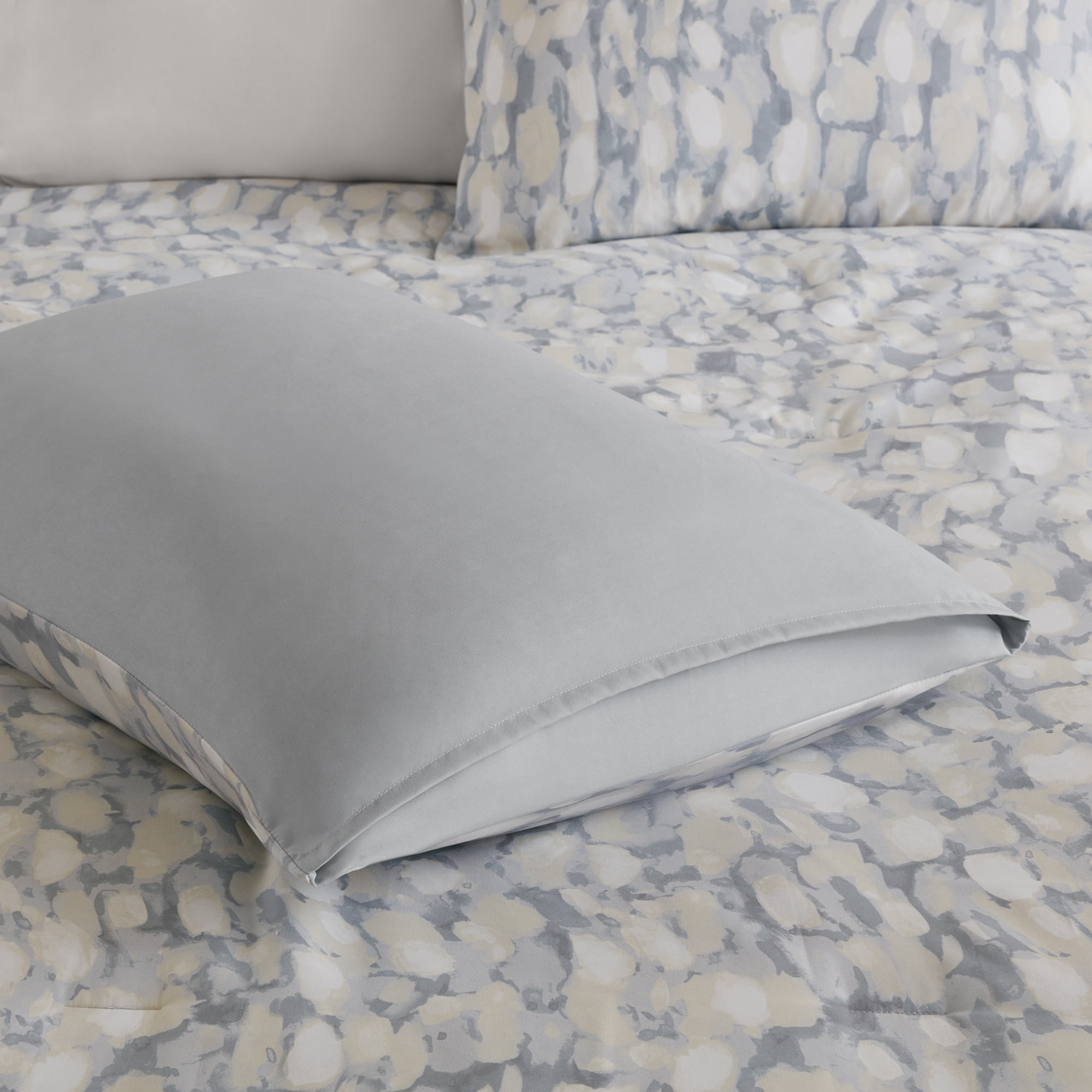 Beautyrest Reversible 3pc Comforter Set + Bonus Duffle Storage Bag