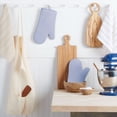 thumbnail image 2 of Juego de guantes de cocina KitchenAid de silicona suave acanalada, color lavanda, 2 unidades, 2 of 6