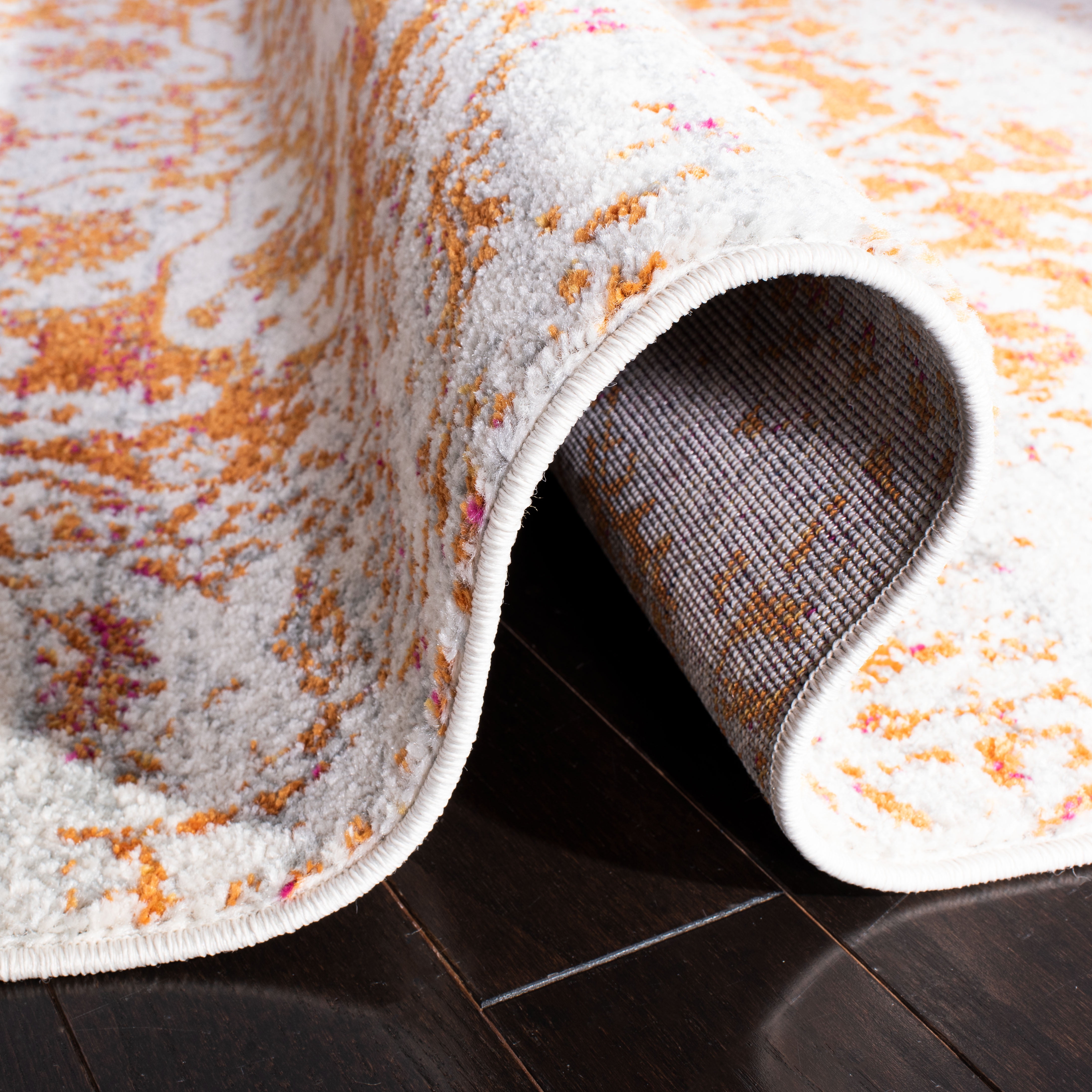 SAFAVIEH Madison Katina Traditional Area Rug, Orange/Ivory, 6'7" x 9'2" - Traditional Design, Orange & Ivory, Non-Shedding & Easy Cleaning, Ideal for Living Room, Bedroom, Dining Space