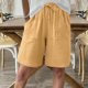 thumbnail image 2 of Pantalones cortos de lino de mujer hasta la rodilla y pierna ancha: pantalones de verano de cintura alta para la playa, cintura elástica, pantalones cortos informales para vacaciones con corte holgado, 2 of 5