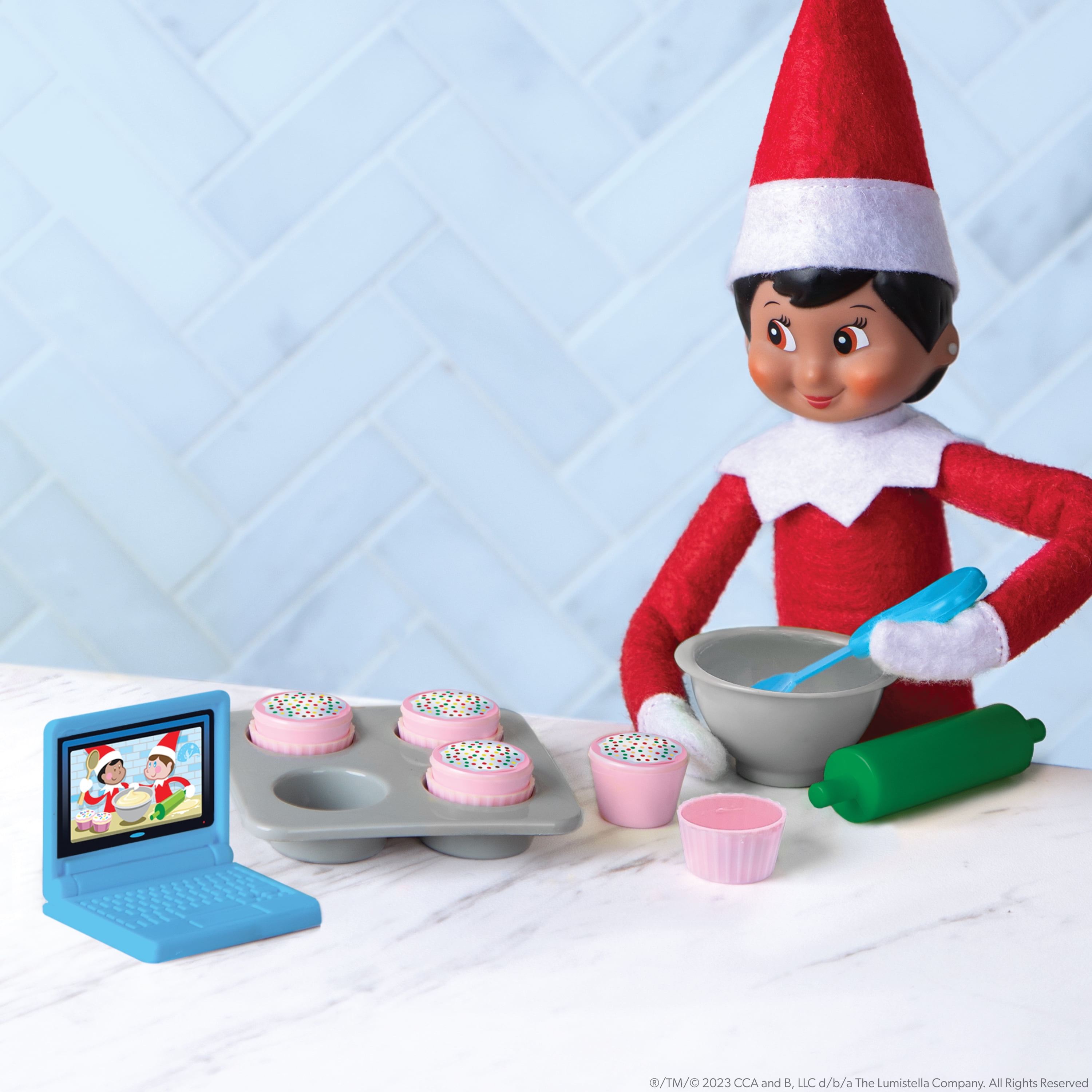 The Elf on the Shelf Polar Props - Help Elves Create New Scenes or