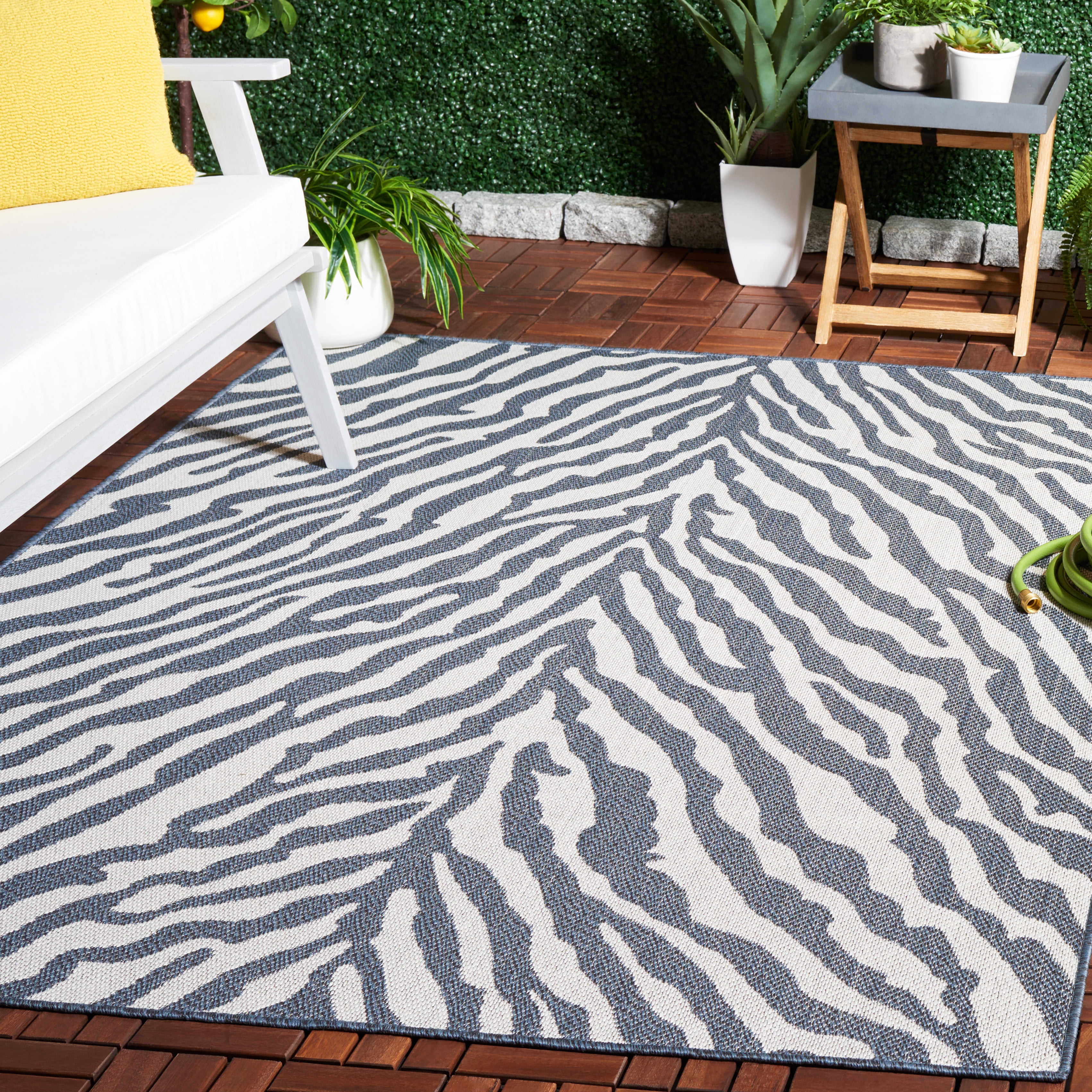SAFAVIEH Machine Washable Rug Indoor/Outdoor Bermuda Collection - Bermuda Rada Abstract Indoor/Outdoor Area Rug, Navy/Ivory, 6'7" x 6'7" Square