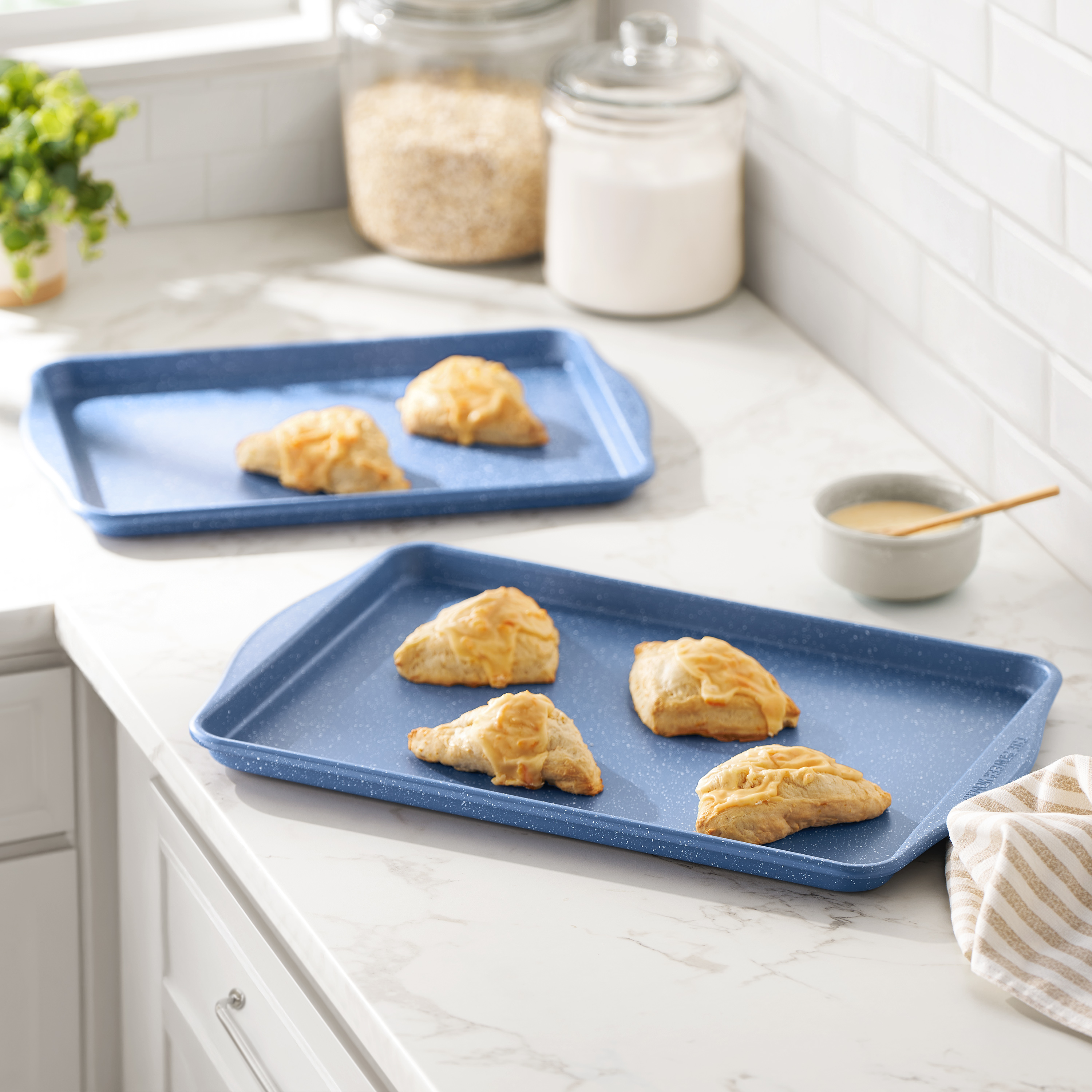 Pioneer Woman Nonstick Cookie Sheet Set, Blue Speckle, 2-Piece photo 2