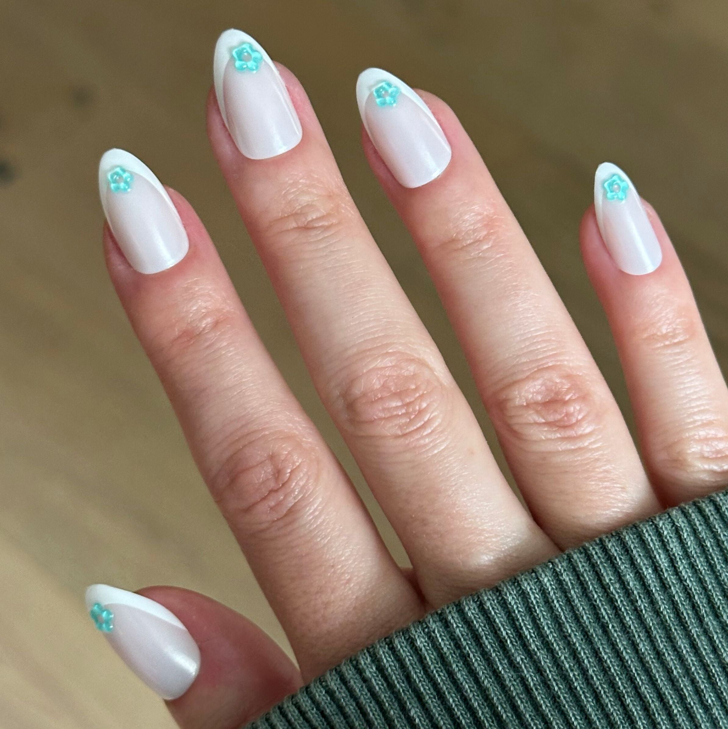 Olive & June + Bubble Instant Mani Medium Almond Press-on Nails, Puffy Flower Chrome French, 42 Pieces