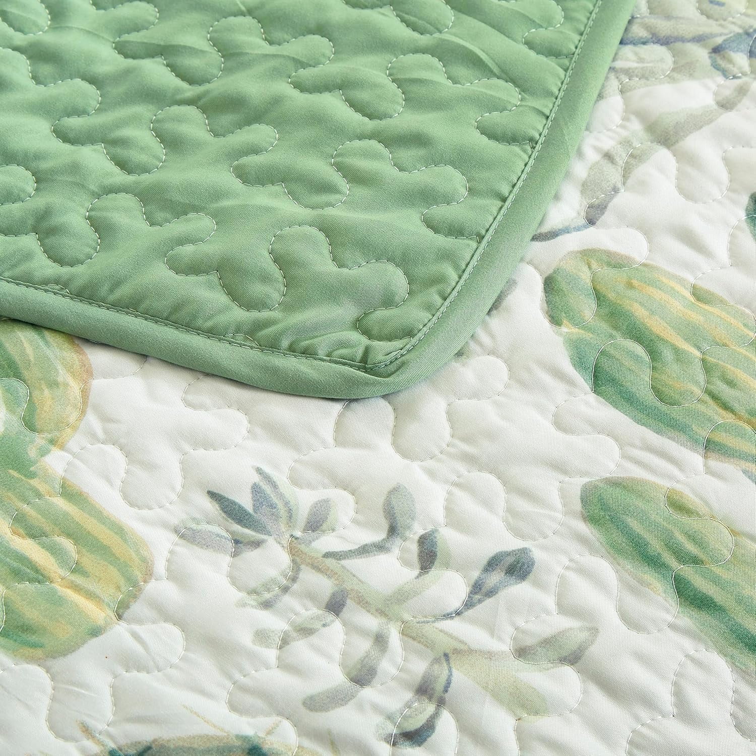 Chezmoi Collection Gregory 3-Piece Southwestern Serene Desert Quilt Set, Green Blue Cactus Succulent Plant Printed Microfiber Lightweight Quilted Bedspread Set, King (118" x 95")