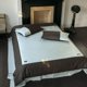 thumbnail image 1 of Juego de cama con estampado de lazos cereza, 1 of 5