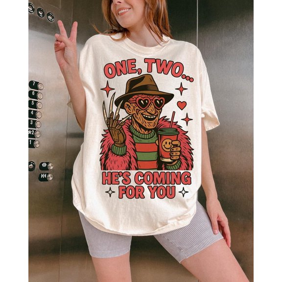 One Two He’s Coming For You T-Shirt, Funny Freddy Retro Horror Tee with Coffee, Halloween Comic Style Shirt for Women, Spooky Fall Outfit