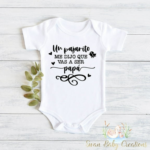 Un Pajarito Me Dijo Que Vas A Ser Papa Hi Daddy Baby Reveal Spanish Pregnancy Announcement Hola Papi Pregnancy Anuncio Bebe Announcement Cute Baby Onesie, BABY BODYSUIT LAT 4424