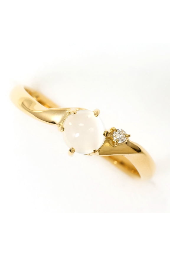 Pre-Owned 18K (18-karat) yellow gold ring with moonstone and diamond (no carat markings). Total...