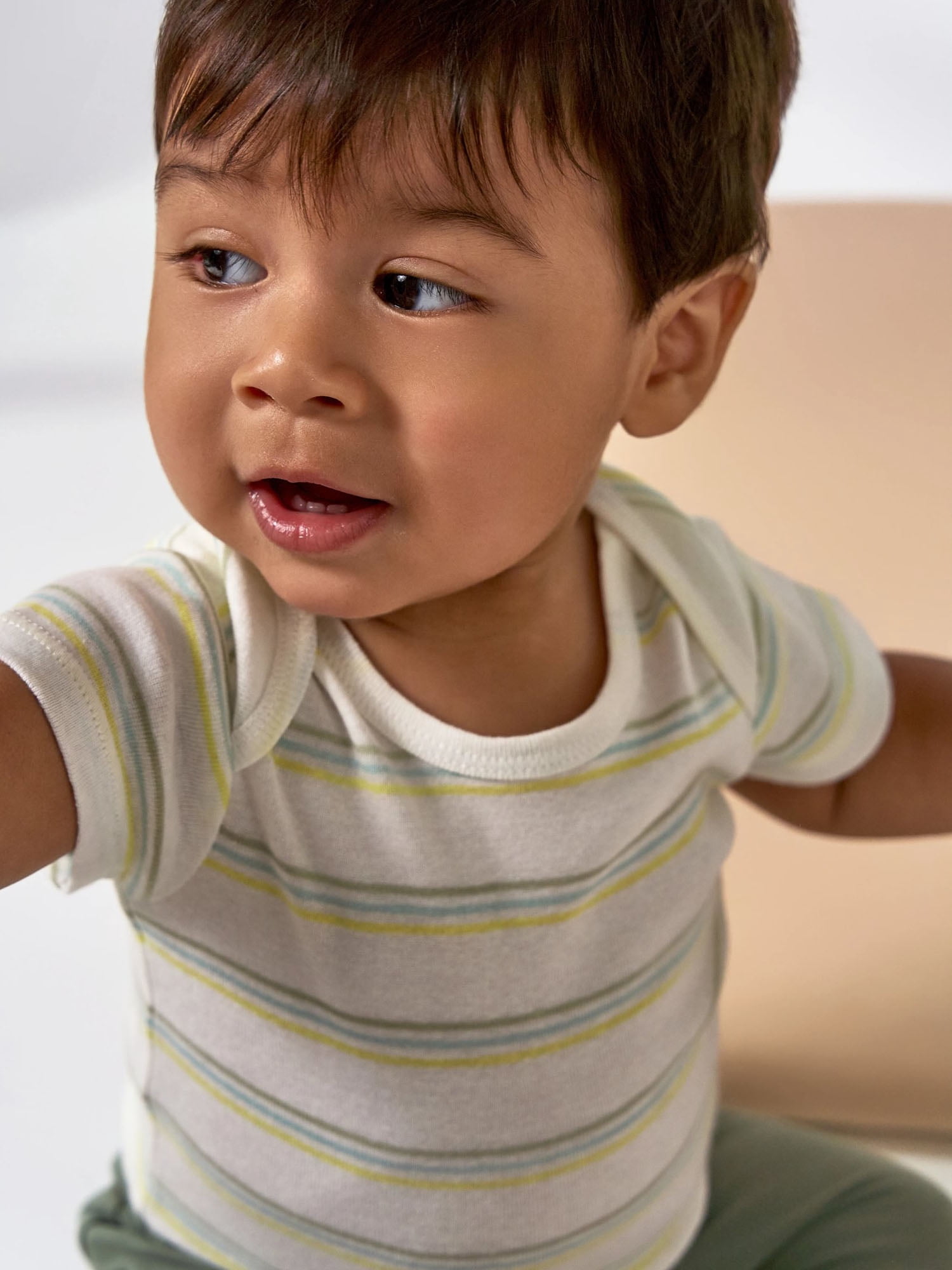 Gerber Baby Neutral Short Sleeve Onesies, 8-Pack, Sizes 0/3 Newborn - 12 Months