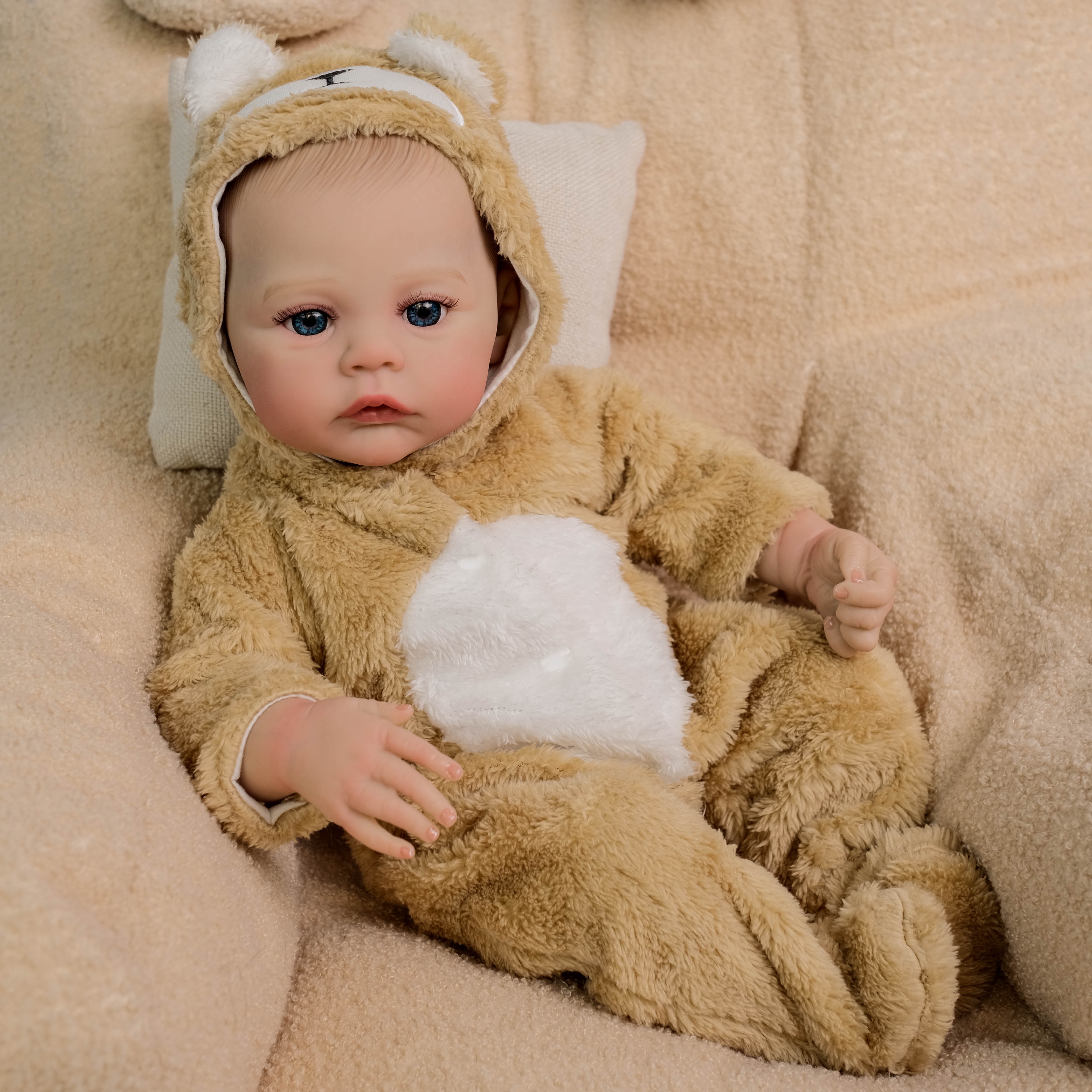Reborn Baby Dolls 19 inch Lifelike Cute Soft Body Poseable Chubby Real Life Baby Dolls Realistic Newborn Baby with Doll Accessories and Gift Box for 3+ Year Old Kids