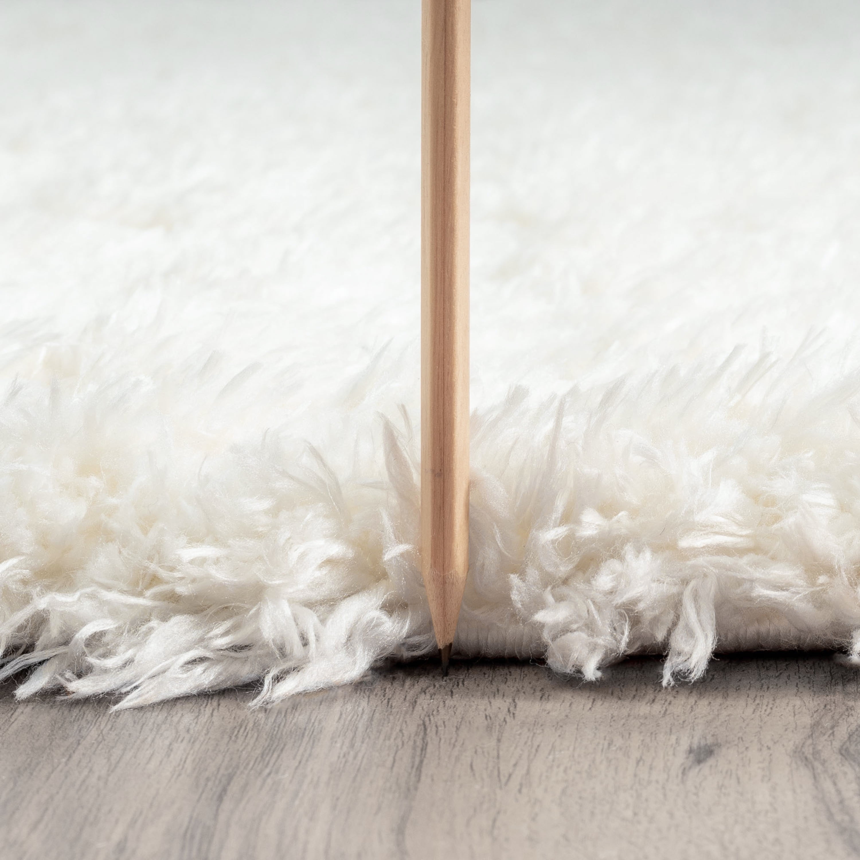 Transitional 2x3 Area Rug Shag Thick (2' x 3') Solid White Indoor Scatter Easy to Clean
