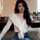 thumbnail image 3 of Suéter suave con cuello en V y tirantes, nuevo diseño de estilo coreano para mujer, suéter de punto corto elegante y de estilo nicho, 3 of 5