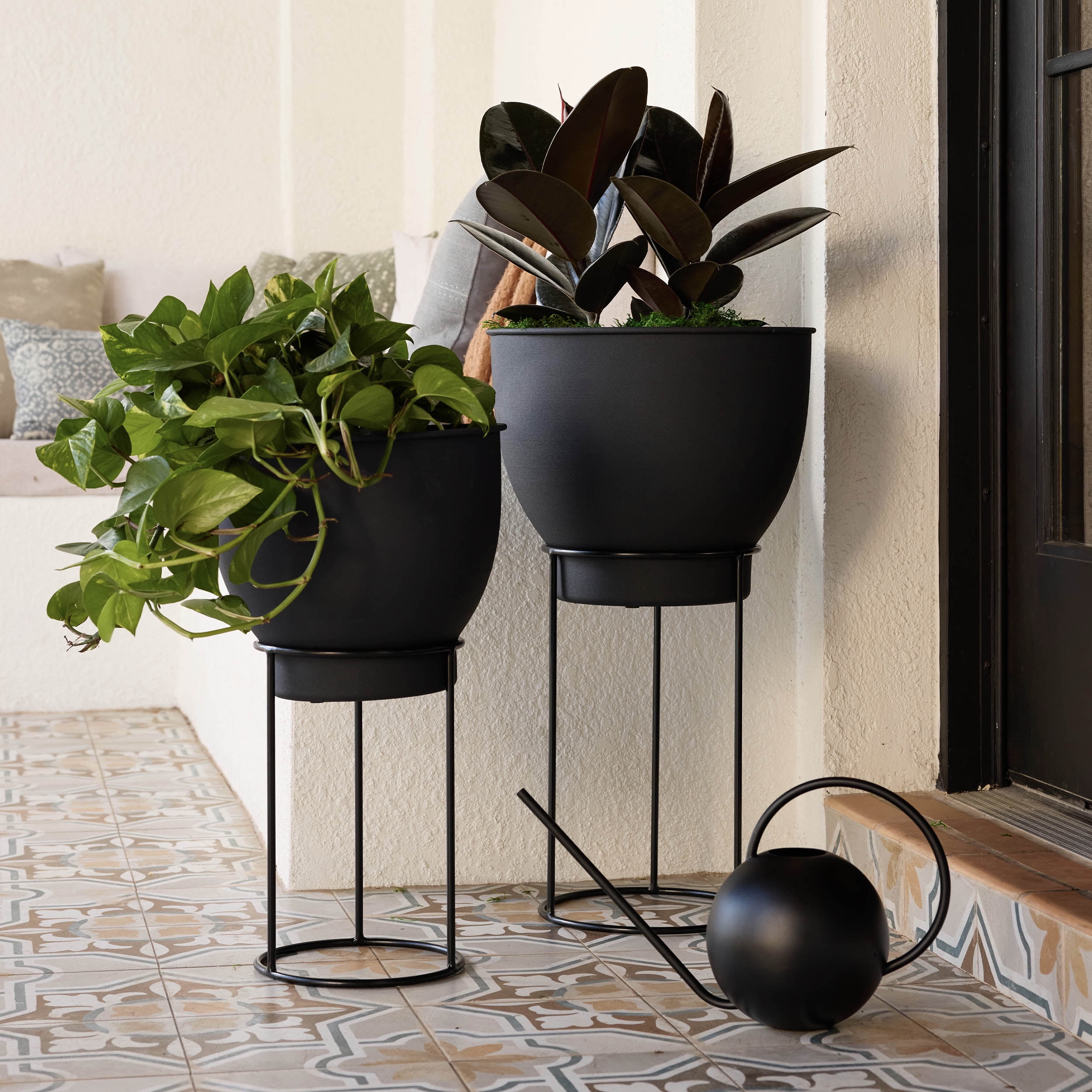Bloem Fresca 2.5 L Indoor Metal Watering Can - Powder-Coated Finish, Novelty Handle, Long Sleek Spout, Black