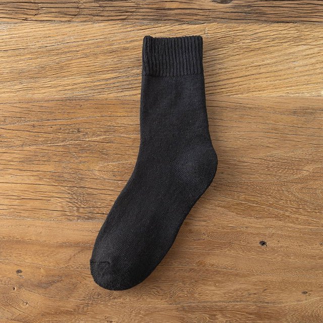 Calcetines gruesos y cálidos de otoño e invierno de color sólido hasta la mitad de la pantorrilla que absorben el sudor y son transpirables Calcetines del mismo estilo para hombres y mujeres