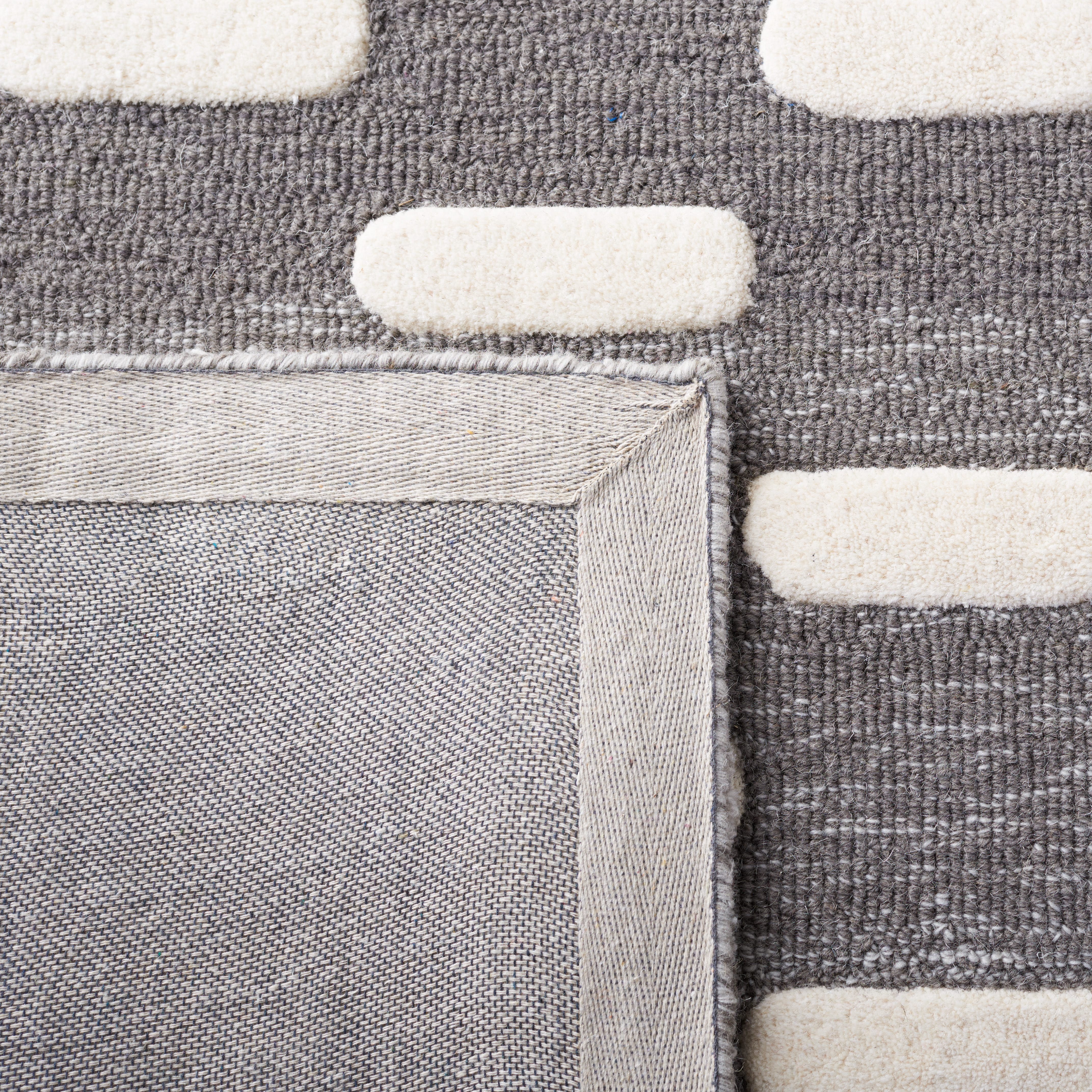 SAFAVIEH Metro Earnestine Geometric Striped Area Rug, Black/Ivory, 4' x 6'