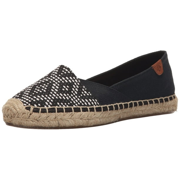 sperry pointed toe flats