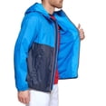 thumbnail image 2 of Chaqueta impermeable Tommy Hilfiger con bloques de color azul/verde azulado, 2 of 3