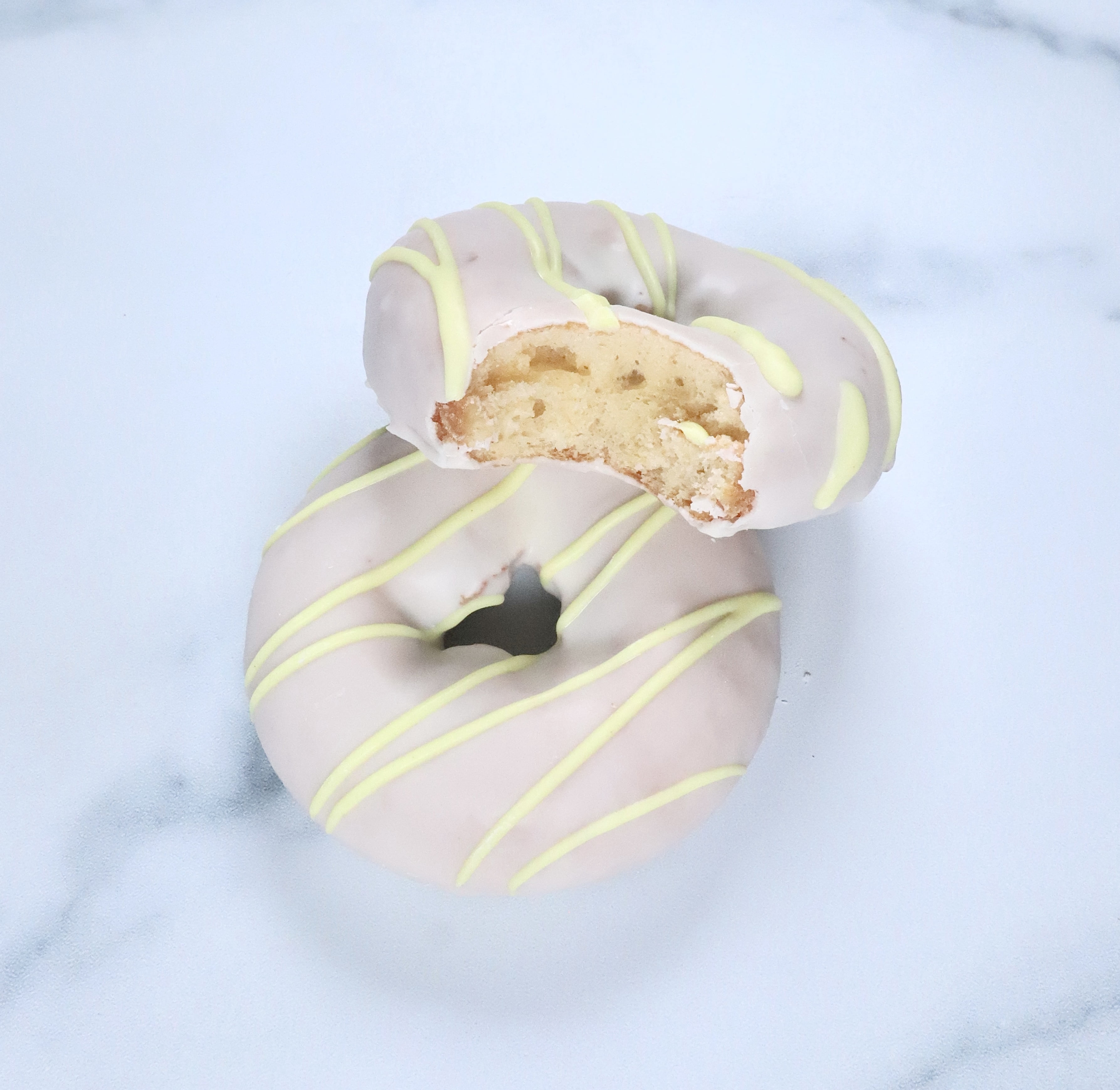 Stan’s Donuts Lemon Dipped Cake Donuts, 12 oz., 6 Count, Bakery Clamshell, Vanilla Donuts Dipped in Citrusy Lemon White Chocolate Drizzle