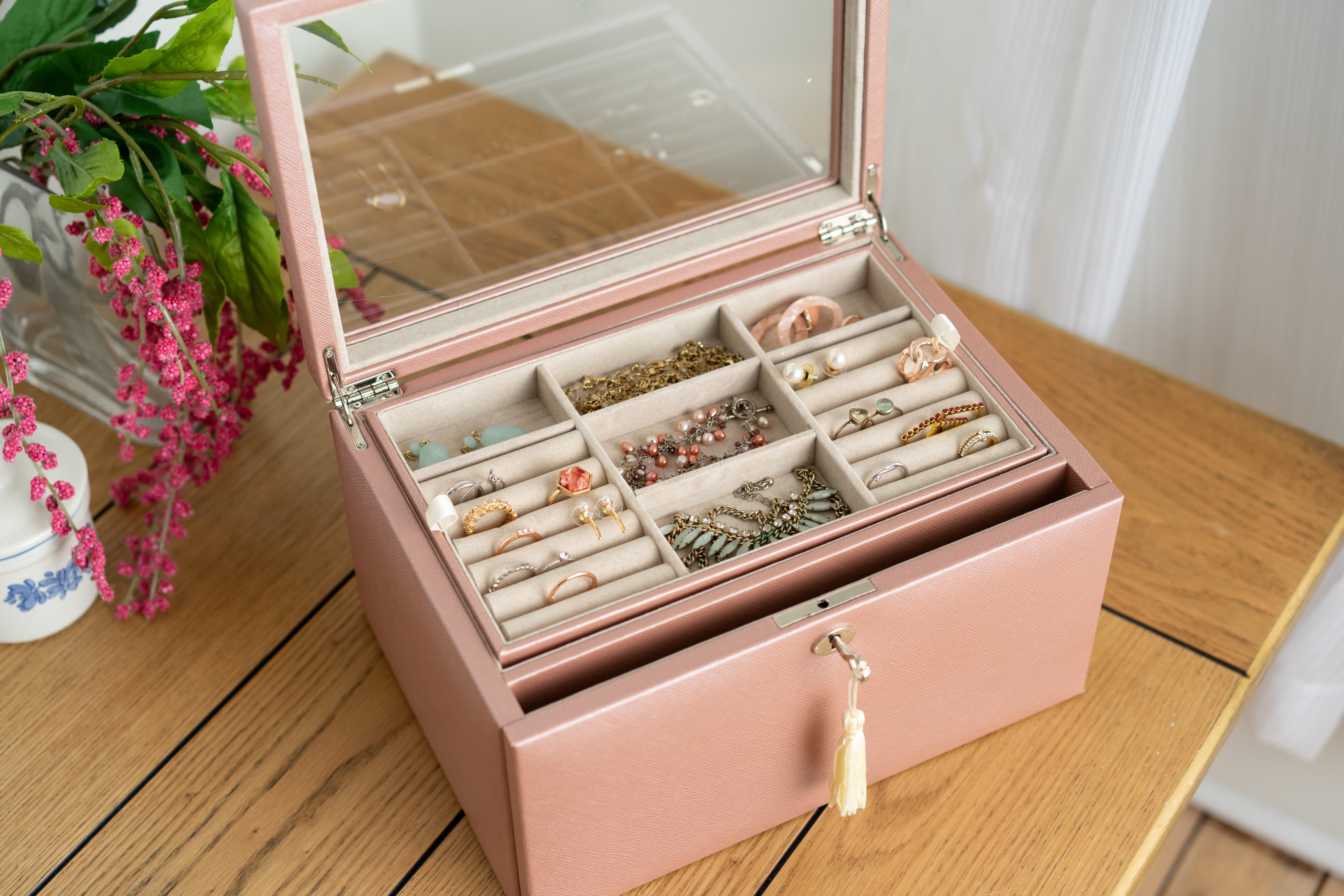 Hives and Honey Danielle Leather Jewelry Box for Women, Blush