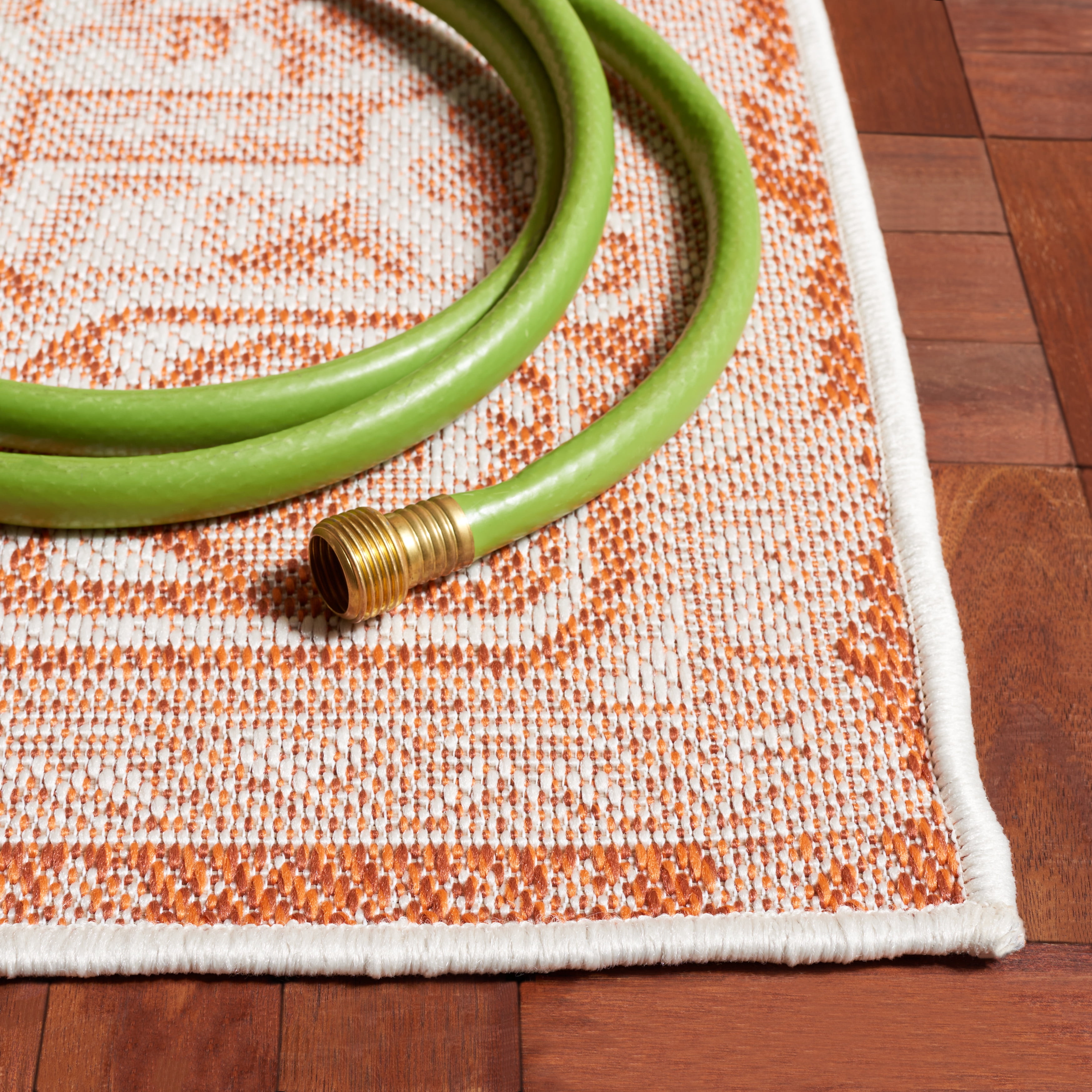 SAFAVIEH Machine Washable Rug Indoor/Outdoor Bermuda Collection - Bermuda Stacy Medallion Indoor/Outdoor Area Rug, Rust/Ivory, 4' x 6'