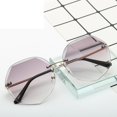 thumbnail image 2 of Lunettes de Soleil Il de Chat Classiques Unisexes Y1128, 2 of 5