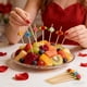 thumbnail image 5 of Palillos de coctelería desechables de bambú en forma de corazón para la fiesta de San Valentín, 5 of 6