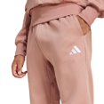thumbnail image 2 of Pantalones adidas Essentials Feel Cozy de forro polar para hombre, color blanco y arcilla cálida, 2 of 4