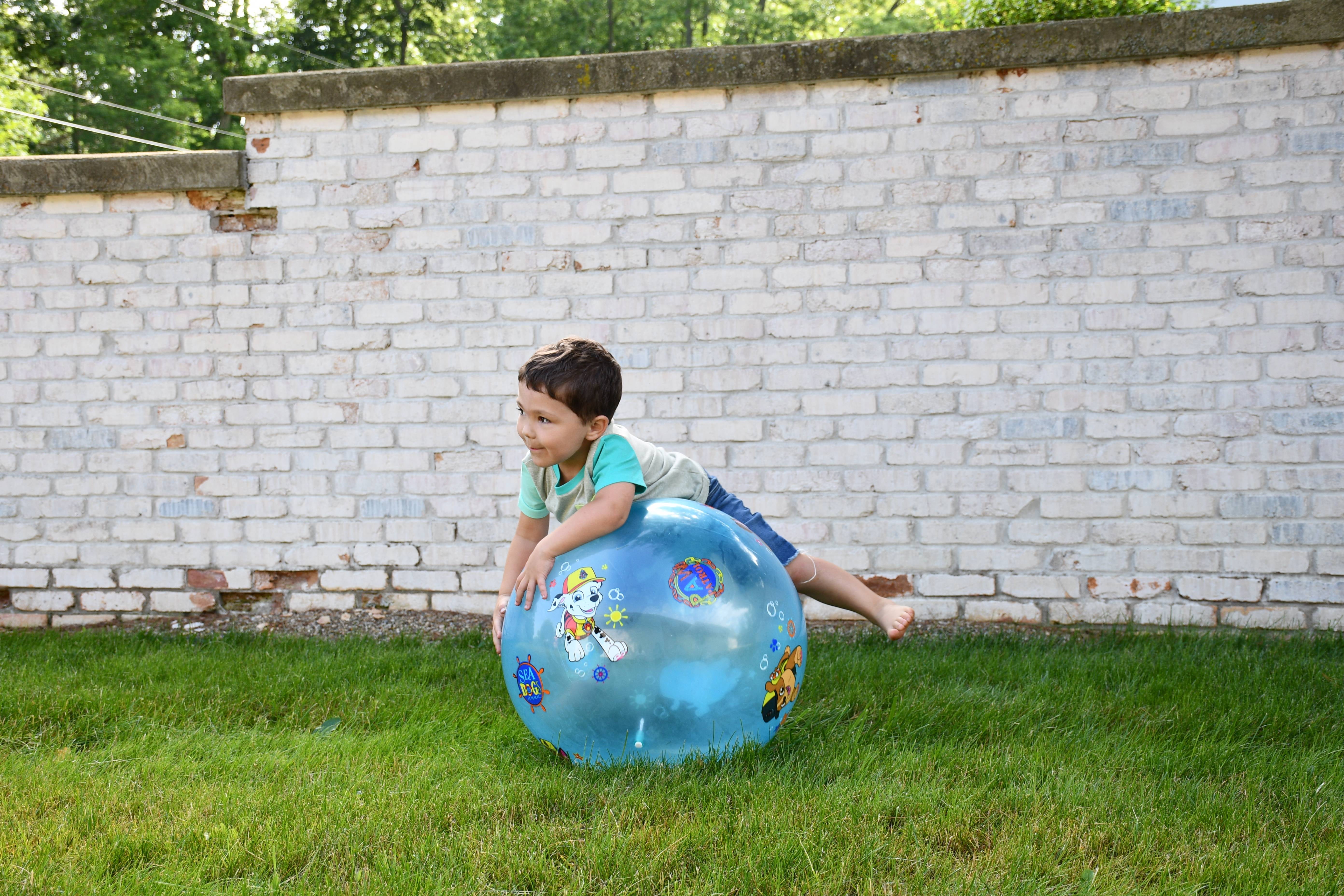 Hedstrom - 20 Inch Multi Decal Super Bouncin' Ball w/Pump, Disney Frozen 2